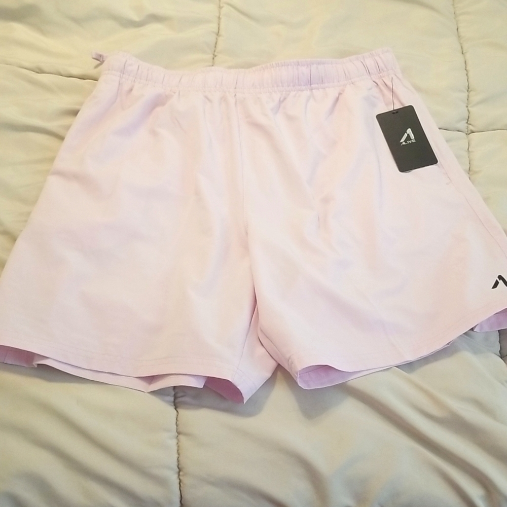 Ladies size large NWT quick dry shorts in light pink